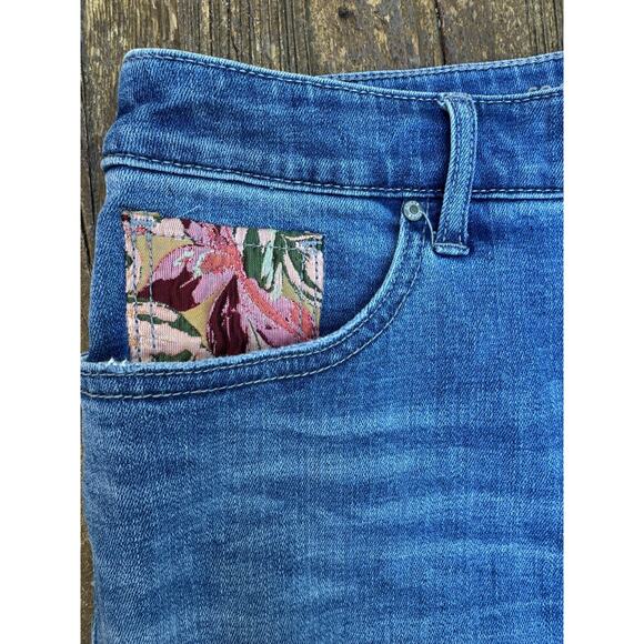 Chico’s So Slimming Girlfriend Slim Leg Ankle Patchwork Cuffed Jeans Size 12P - Picture 3 of 8